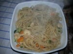 spaghetti di soia con verdure e gamberi